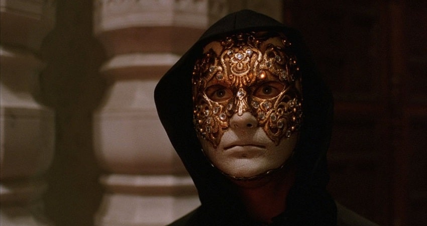 С широко закрытыми глазами (2019) смотреть онлайн 720p или 1080p