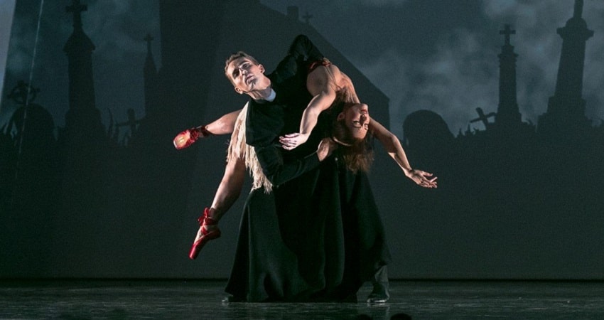 Фильм Мэтью Борн: Красные башмачки (2020) смотреть полностью