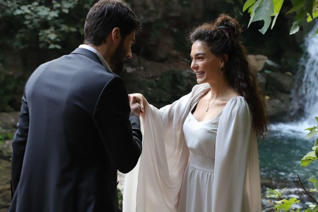 Cмотреть сериал Ветреный (Hercai) 3 сезон 45 серия онлайн бесплатно