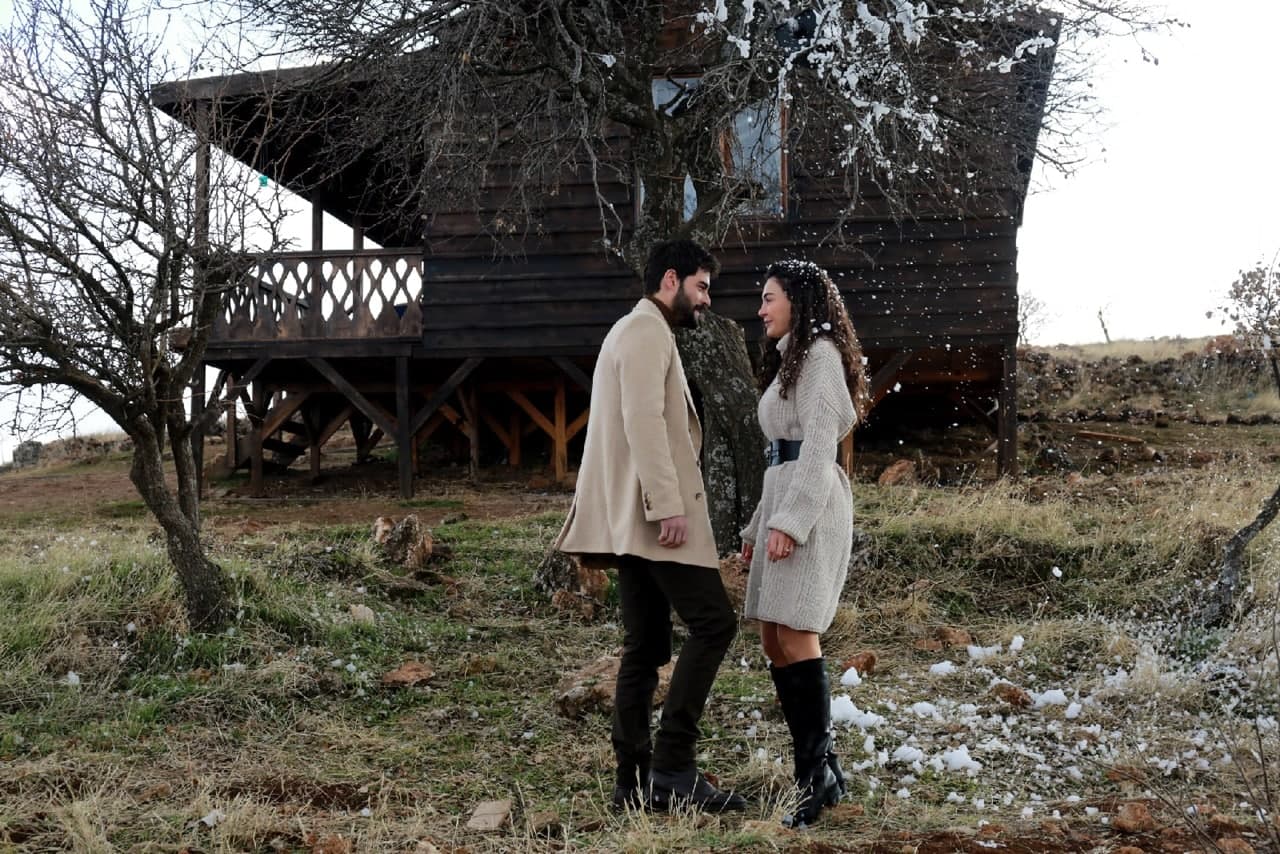 Смотреть сериал Ветреный (Hercai) 3 сезон 53 серия бесплатно и без рекламы