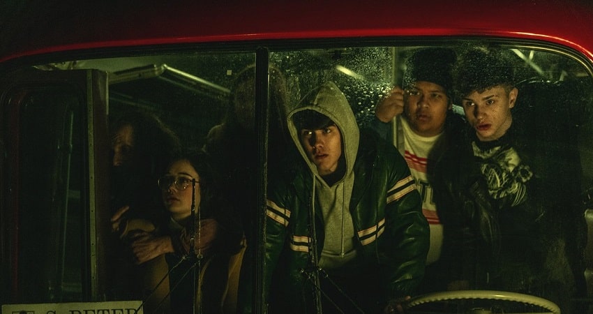 Смотреть Фильм Тьма: Монстры за поворотом / Короткий путь (2021) без рекламы в HD