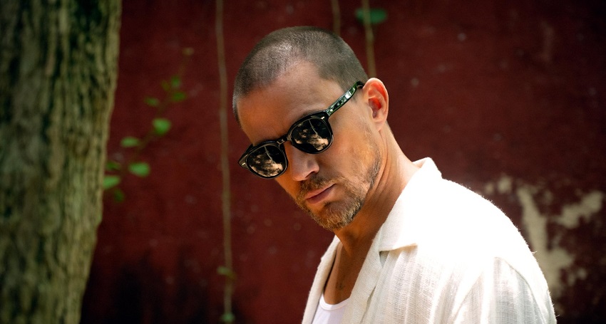 Фильм Моргни дважды / Подай знак (США) 2024 онлайн в качестве 1080p