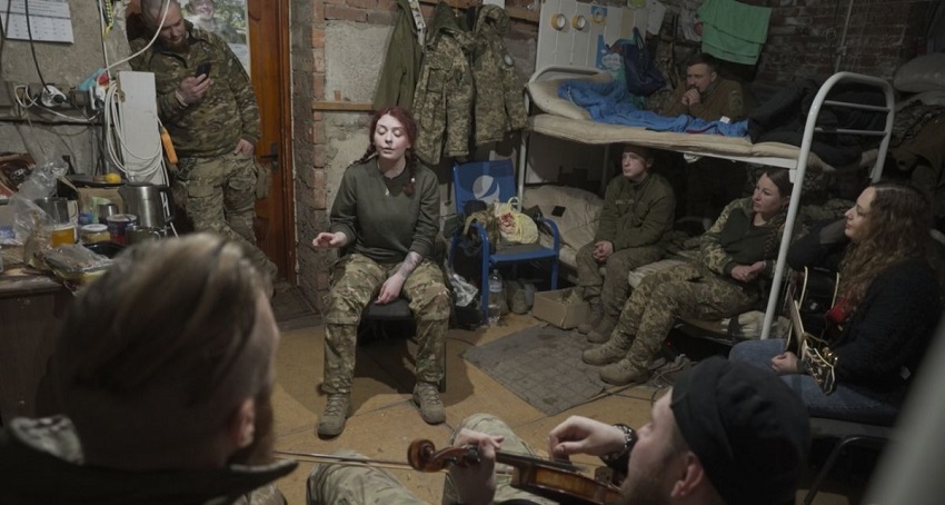 Фильм Озброэнi пiснею (2024) в 4K UHD и HD смотреть онлайн бесплатно