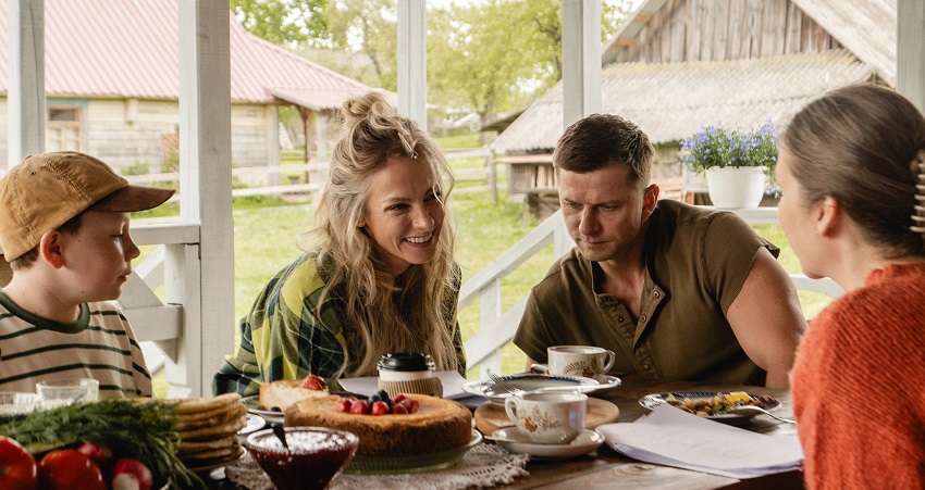 Родительский дом (2025) смотреть онлайн бесплатно в хорошем HD качестве