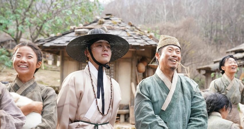 Смотреть Фильм Королевский страж (2026) (Корея Южная) бесплатно и без рекламы