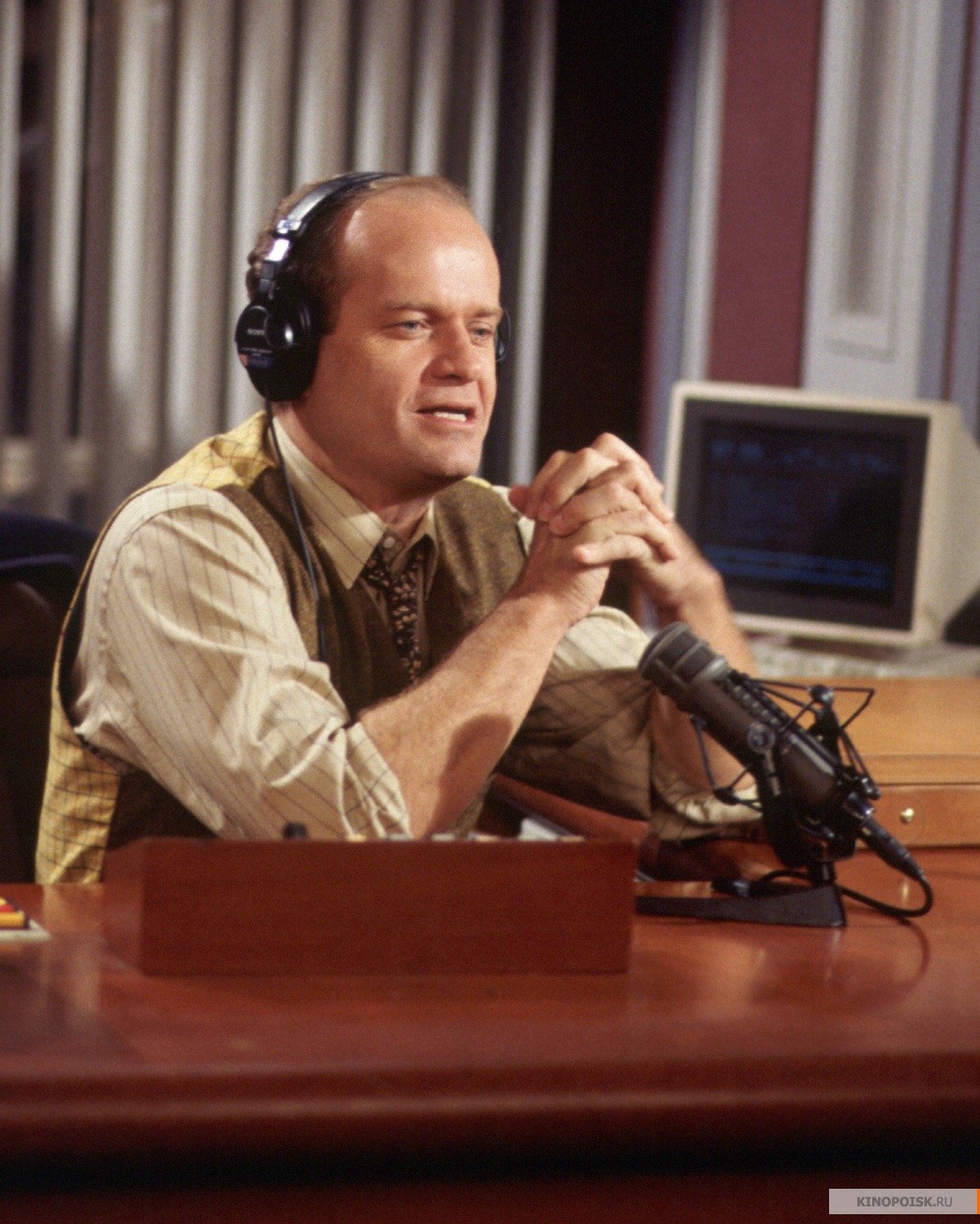 Смотреть сериал Фрейзер (Frasier) (3 сезон) на телевизоре