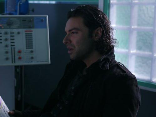 Смотреть сериал Быть человеком (2008 Being Human) 3 сезон 1 серия в хорошем качестве HD