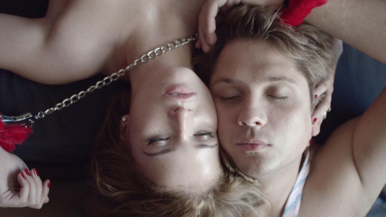 Смотреть сериал Сладкая жизнь (2 сезон) на планшете