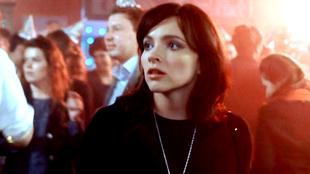 Смотреть сериал Восьмидесятые 4 сезон 9 серия бесплатно и без рекламы