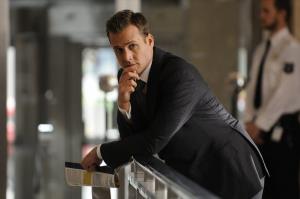 Смотреть сериал Форс-мажоры (Suits) 2 сезон 2 серия в хорошем качестве HD