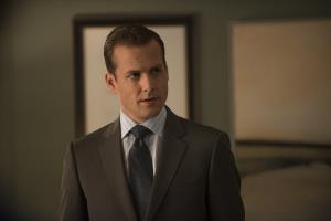 Смотреть онлайн Форс-мажоры (Suits) (2 сезон) 2011