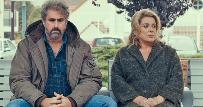 Женщина во дворе (Франция) 2014 смотреть онлайн в хорошем качестве