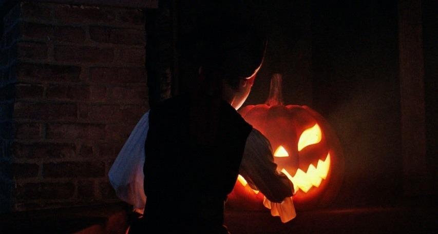 Ночь на Хэллоуин (США) 2015 полностью смотреть бесплатно без рекламы