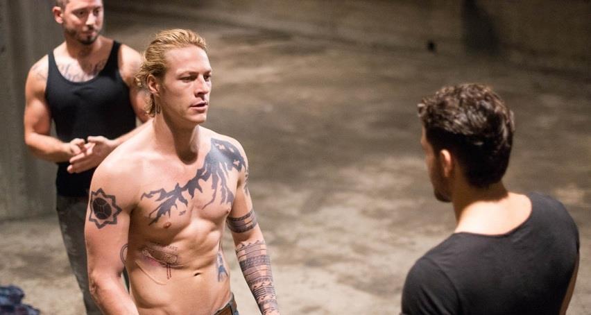 На гребне волны (2015) смотреть бесплатно полностью