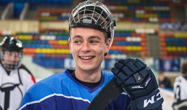 Смотреть сериал Молодежка 4 сезон 30 серия бесплатно и без рекламы