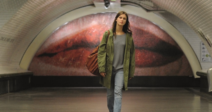 Смотреть Молода и прекрасна (2013) онлайн бесплатно и без смс