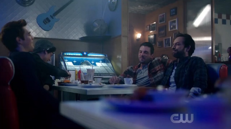 Ривердэйл (Riverdale) (2017) 1 сезон 10 серия смотреть онлайн бесплатно