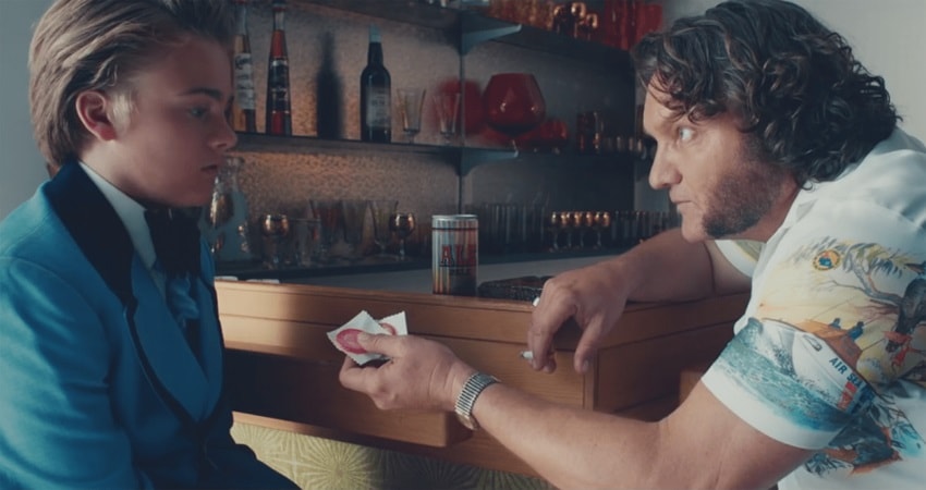 Горячие каникулы) (2018) смотреть онлайн бесплатно в хорошем качестве